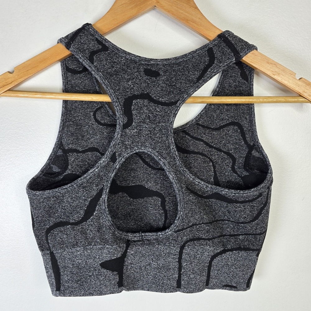 Seamless Athletic Sports Bra Women's Size M‎ Grey Black Abstract Print Racerback - Picture 2 of 3